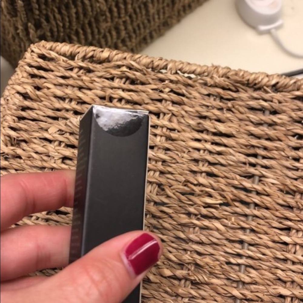 ***SOLD***NIB Adesse liquid lipstick - Picture 3 of 3